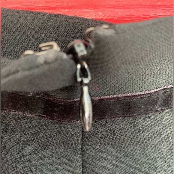 Ann Taylor Loft flared/pleated skirt in black - Picture 4 of 5